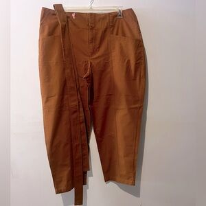 Zipper front capris, size 17.